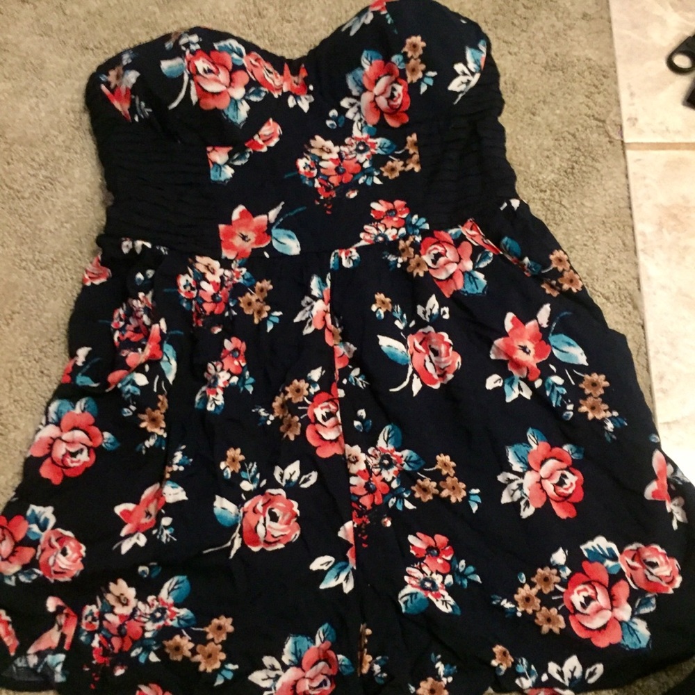 Xhileration Navy floral romper size large